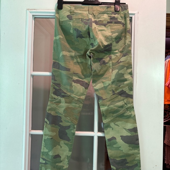 J. CREW camo slim fit pants. - Picture 3 of 3